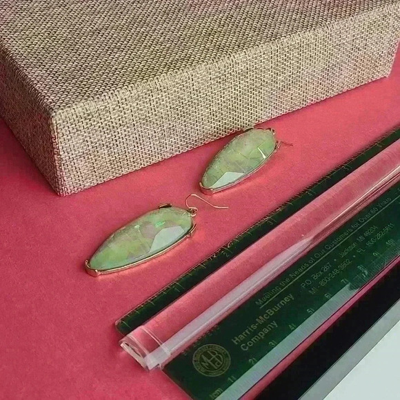 Gold tone opal like drop earrings - Picture 13 of 14